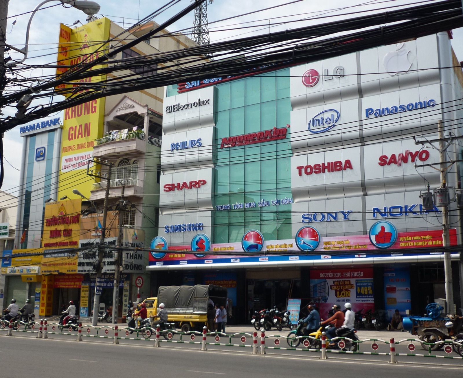 Central Retail bán chuỗi điện máy Nguyễn Kim cho Pico với giá khoảng 36 triệu USD